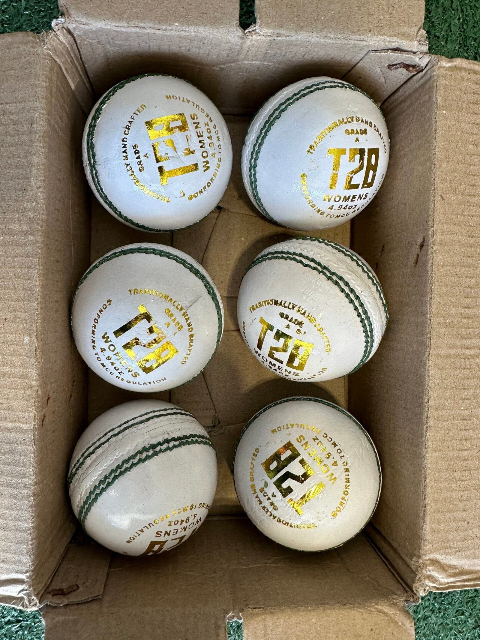 Women, Youth T20 white cricket balls.