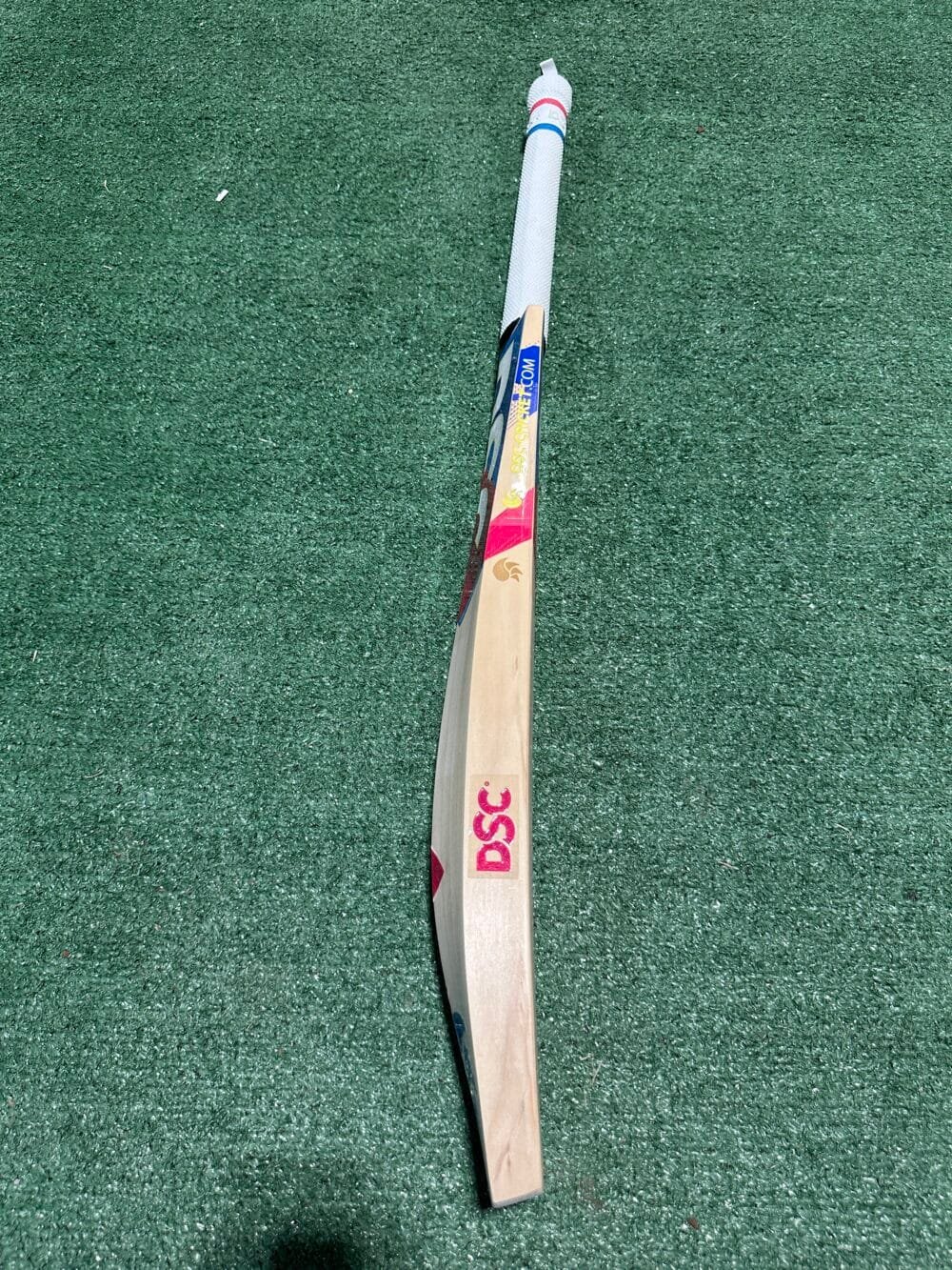 DSC Intense Shoc English Willow Cricket Bat - Image 3