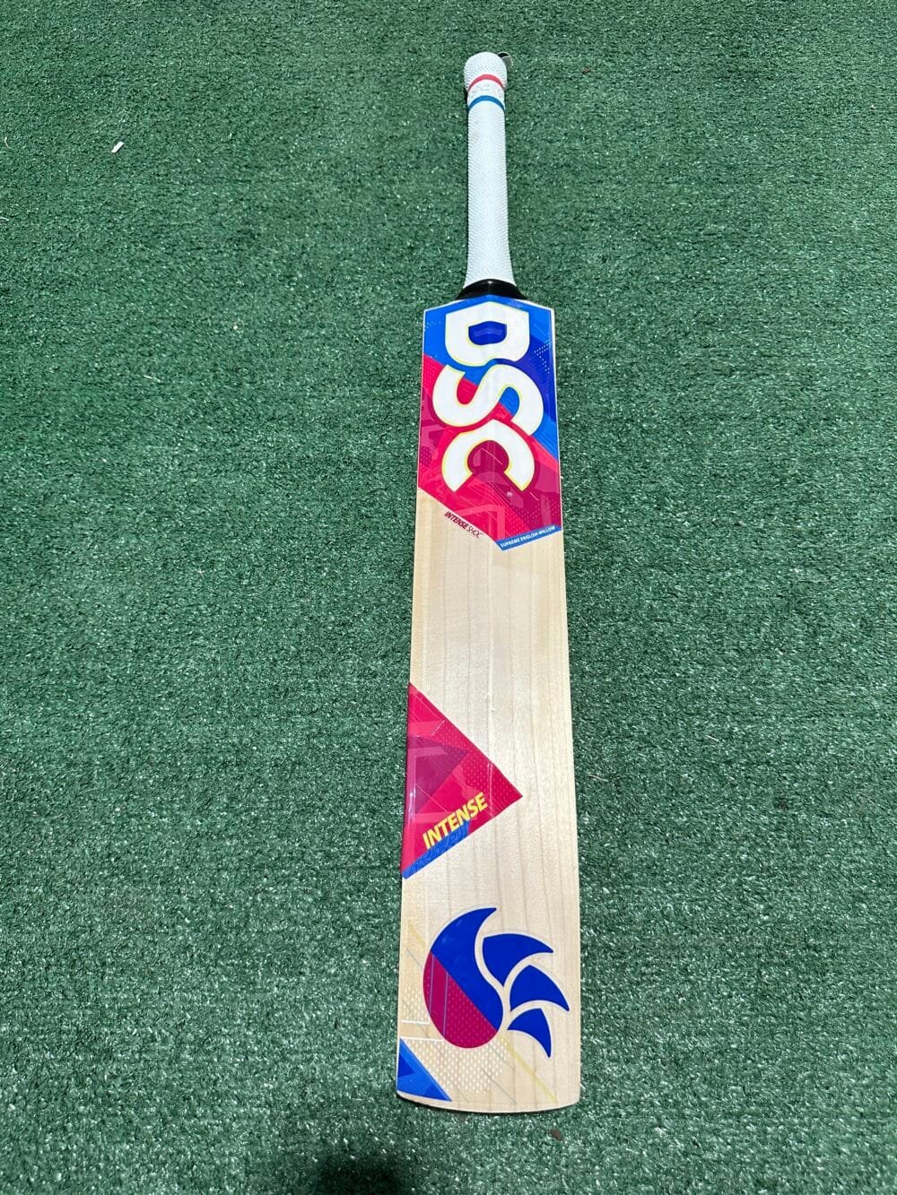 DSC Intense Shoc English Willow Cricket Bat - Image 4