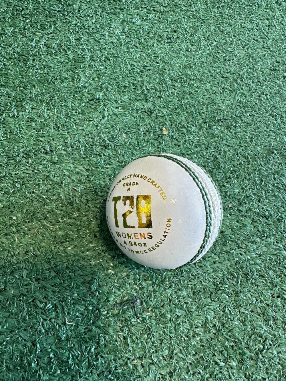 Women, Youth T20 white cricket balls. - Image 3