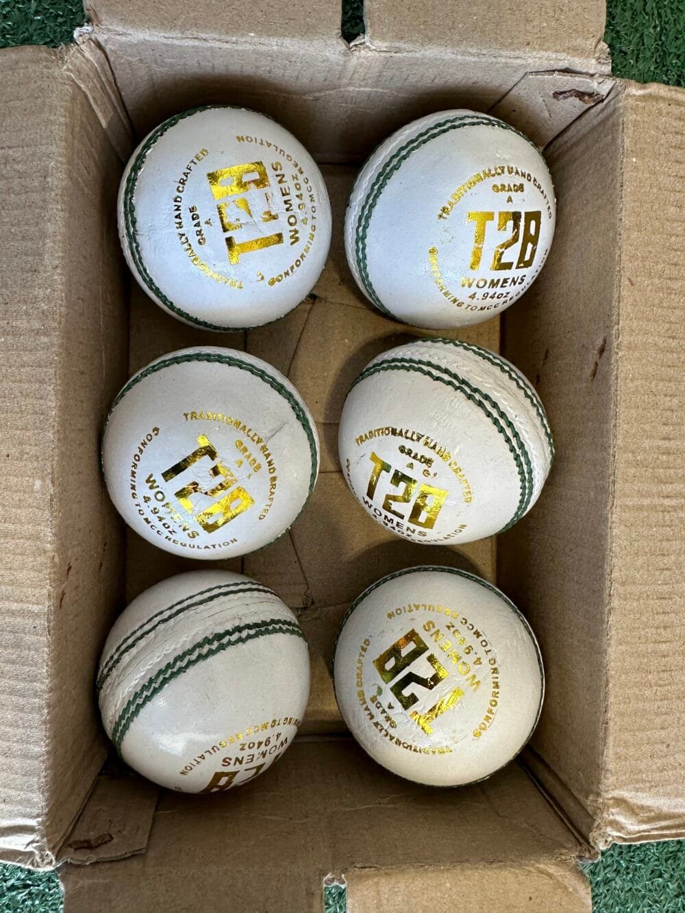 Women, Youth T20 white cricket balls. - Image 2